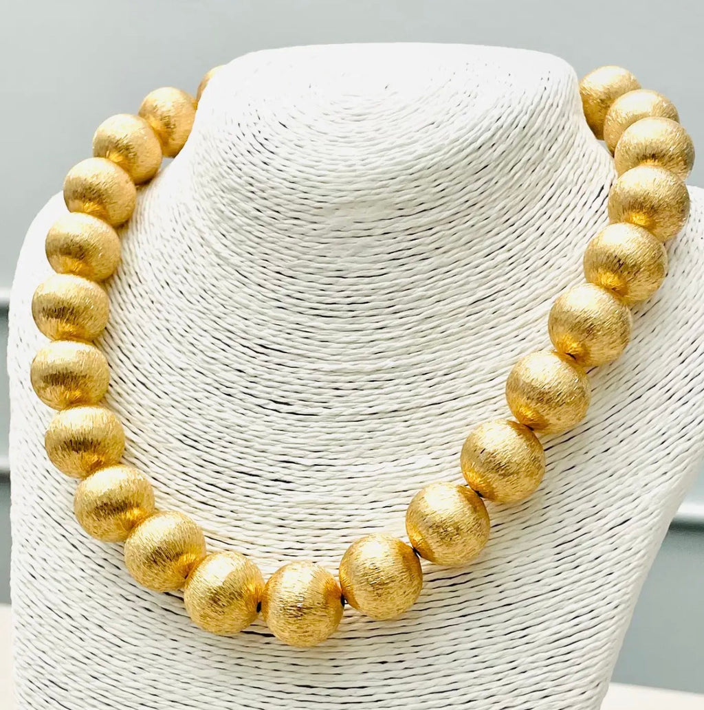 Chic big ball necklace