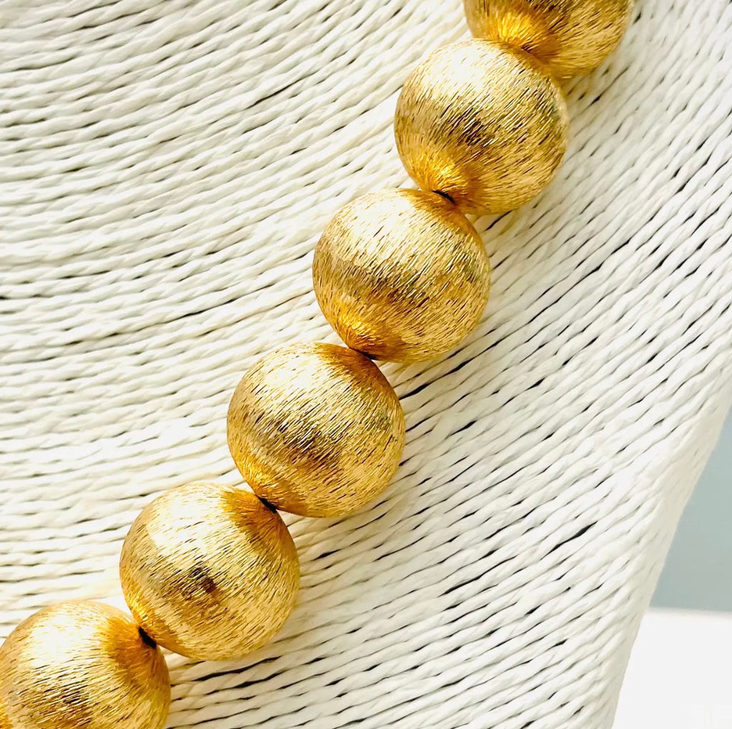 Chic big ball necklace