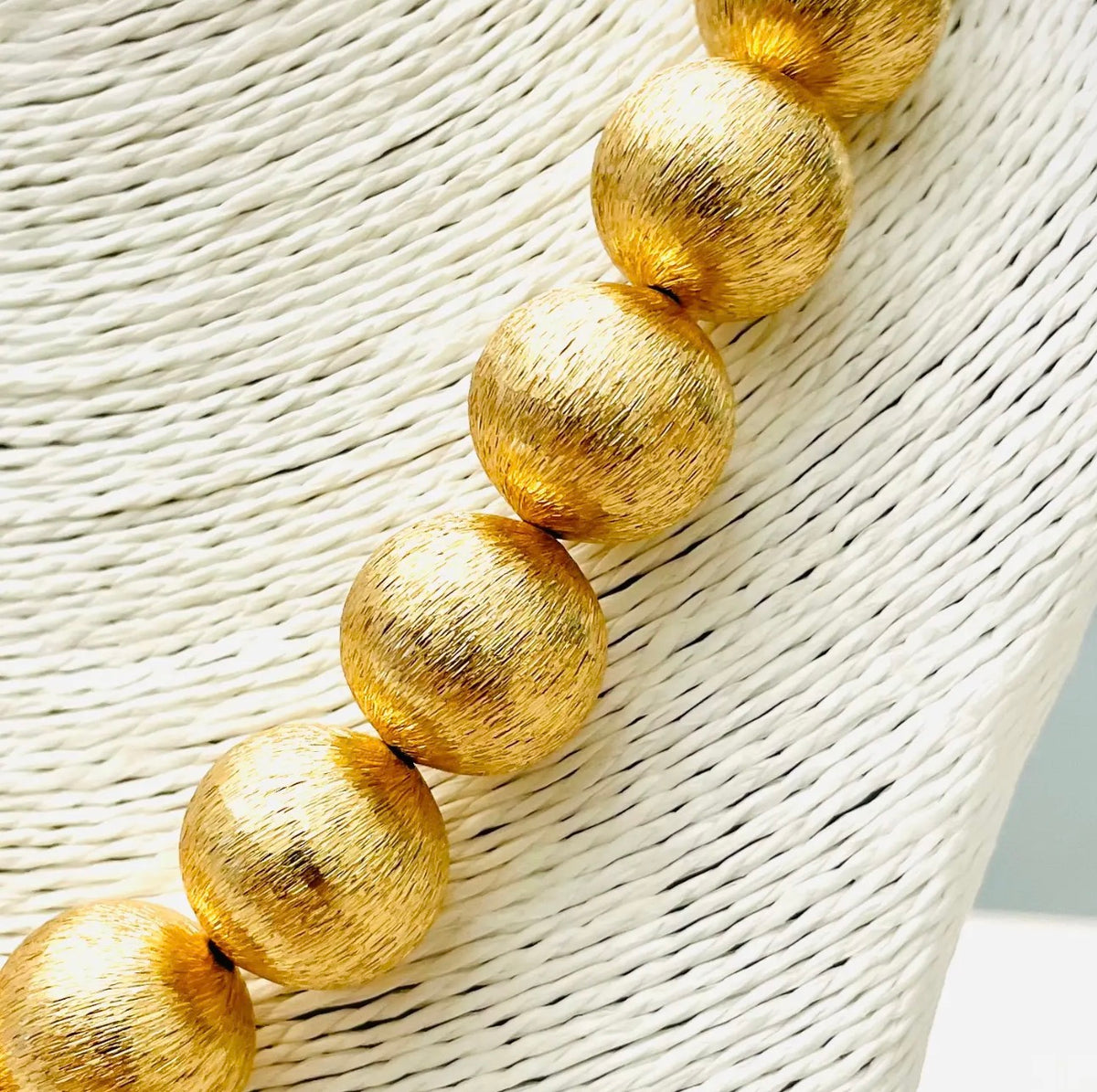 Chic big ball necklace